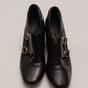 Clarks size 10M women's black leather upper buckle shootie shoes.